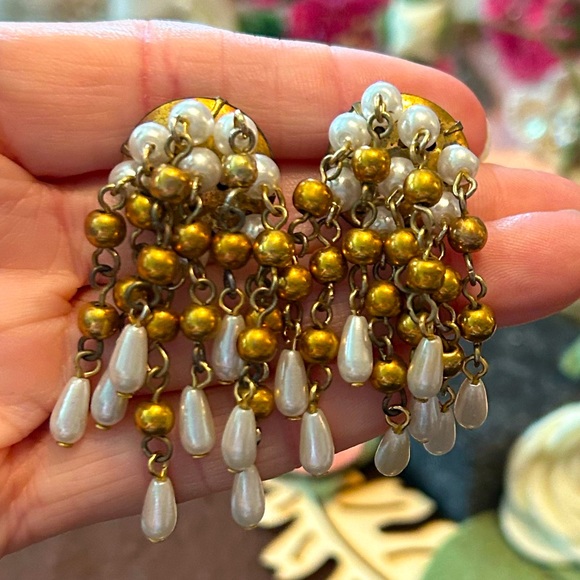 Vintage Pearl Long Dangle Cha Cha Cha Gold Earrings - Picture 7 of 7